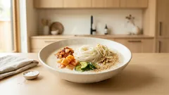 豆乳＋木綿豆腐で濃厚クリーミー：フォーで作る冷たいコングクス風（キムチのせ）